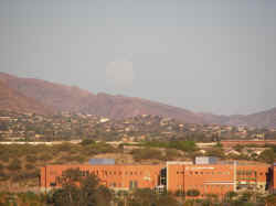 Moonrise_4736.JPG (575060 bytes)