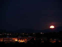 Moonrise_4787.JPG (483695 bytes)